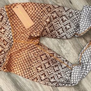 Yoga celebrity Leggings-niyama sol JLO 

Slimming nwt 
!